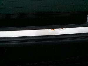 Rust below rear window-1pk515b.jpg