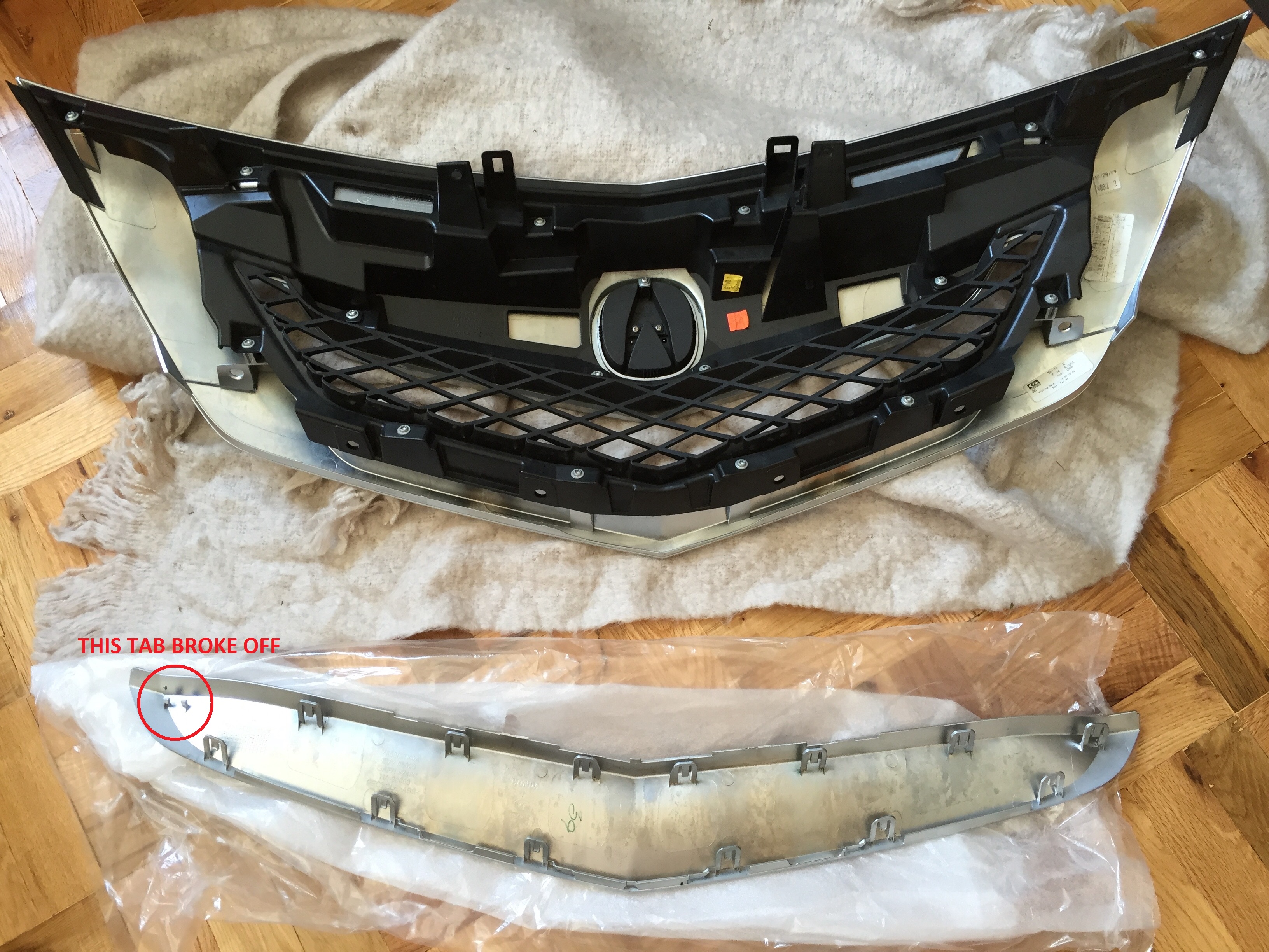 CLOSED 2009-2011 Acura TL OEM Front Grille Assembly & Rear Trim